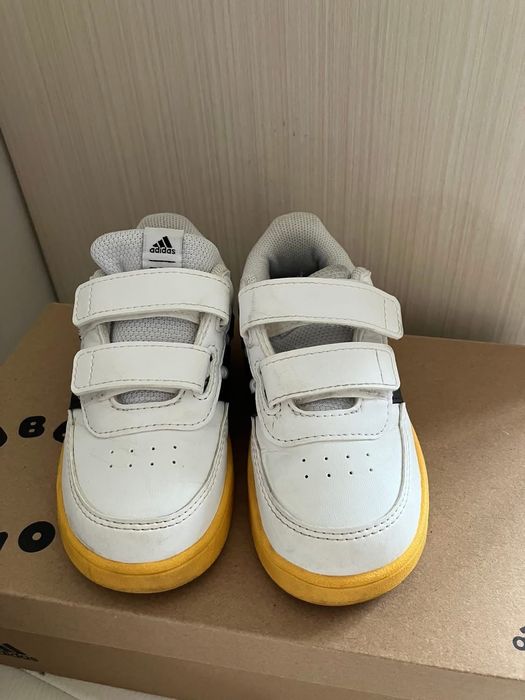 Adidas бебе маратонки