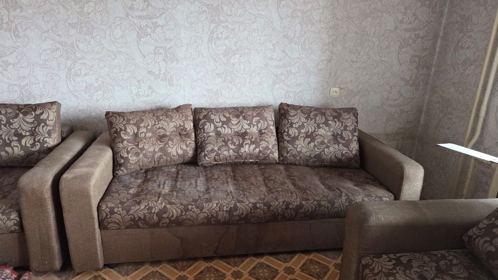 Диван с креслом даром