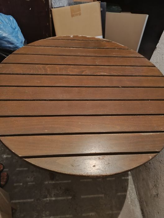 Дървена маса от масив