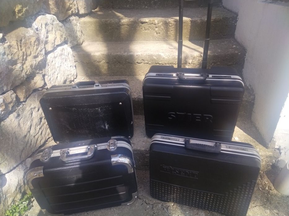 Куфар за Ел. инструменти Parrat /Wisent
Множество отделения!
Марки: