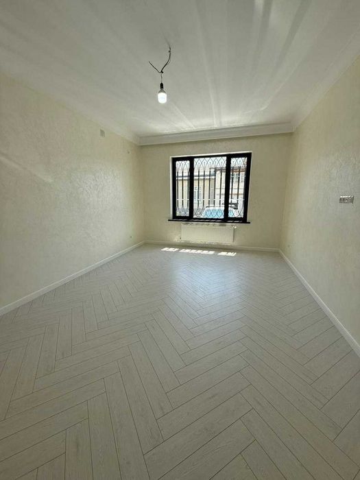 Yakkasaroy markazida 3 qavatli 3,3sotix  EVRO uchastka