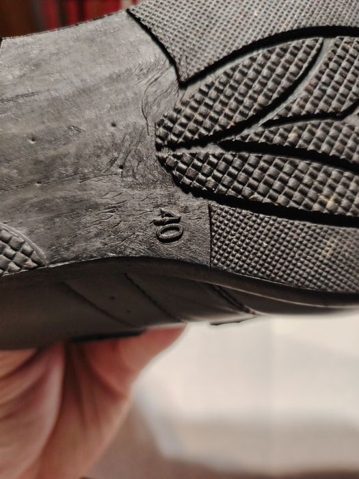 Adidași piele Nr 40