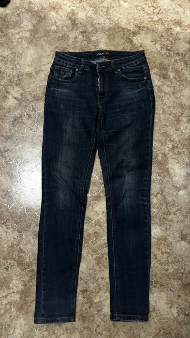 Продам джинсы в обтяг 28 размер