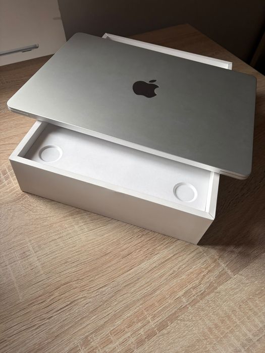 MacBook air 13 m2 8/256
