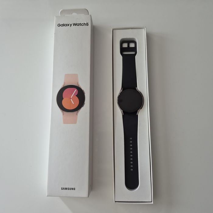 Смарт часовник Samsung Galaxy Watch 5, 40 mm
