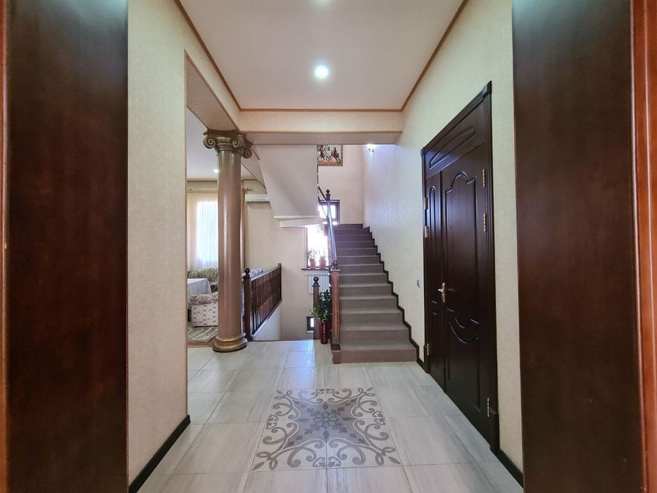 Продам новый 2 этажный, 3-х уровневый дом по улице