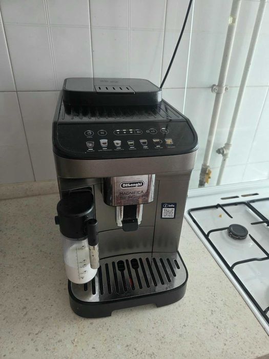 De'Longhi Magnifica Evo LatteCrema – Garanție 2027, stare foarte bună