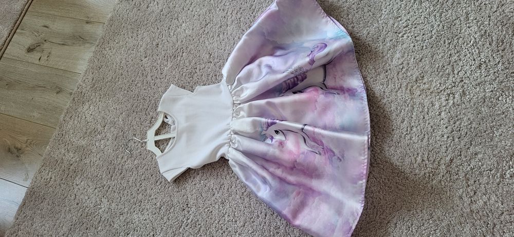 Прекрасни детски роклички HM