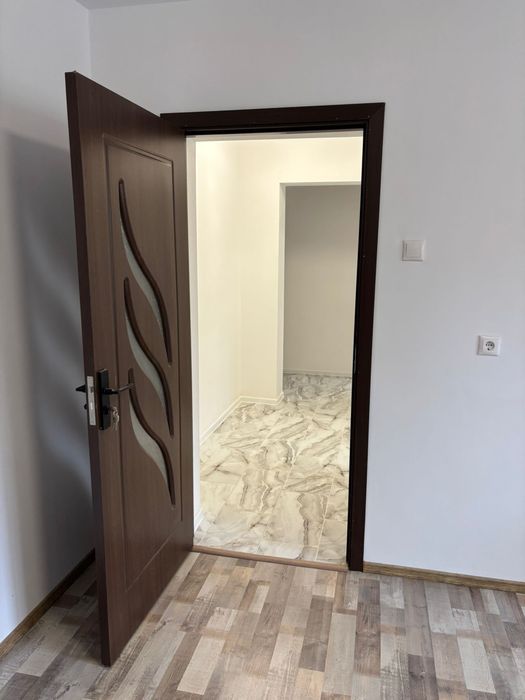 Vand Apartament  3 Camere