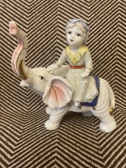 Слоники фарфоровые