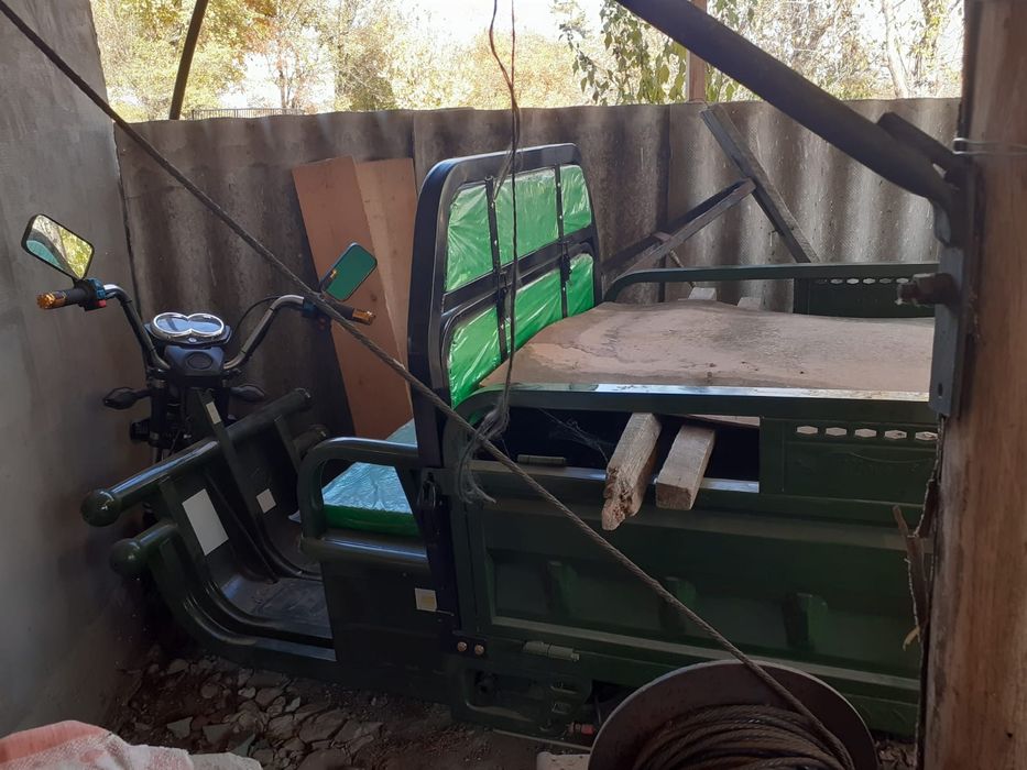 Tricilu electric cu remorcă basculabila