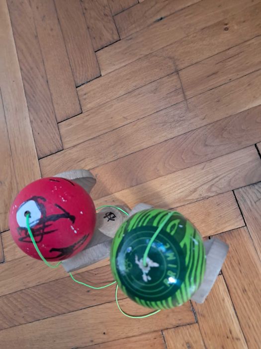 Kendama veche si kendama noua combo