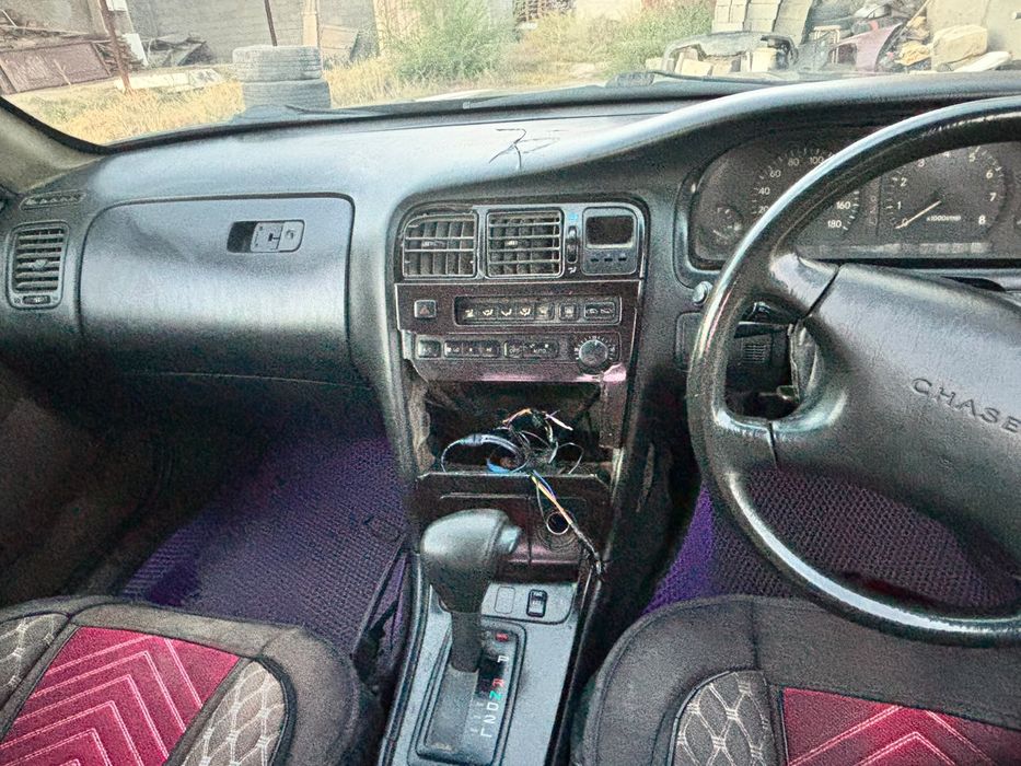 Продам запчасти чайзер 90