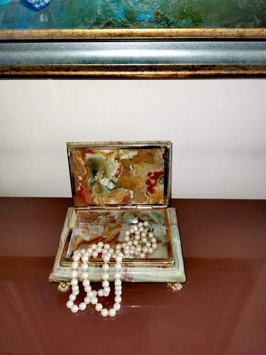 Кутия поставка за бижута бижутерка изключителна ръчна изработка 50 г.