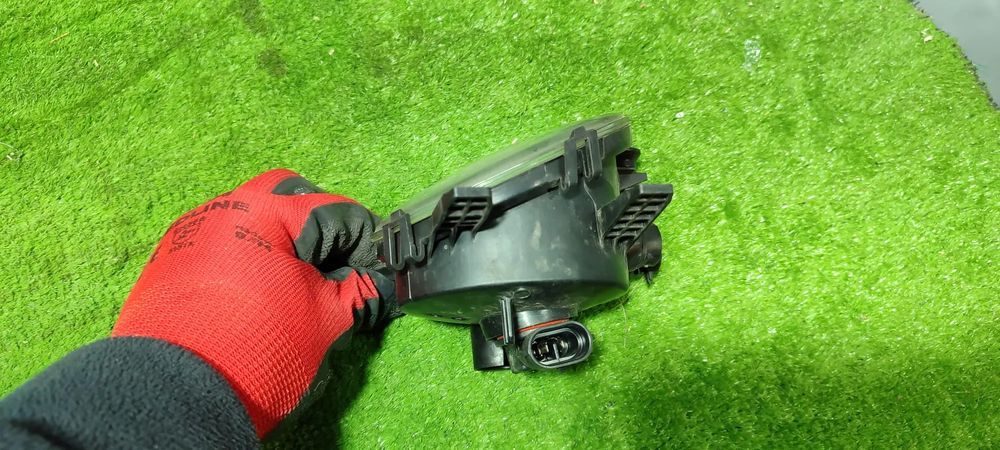 PROIECTOR CEATA DREAPTA BMW 1 SERIES F20 F21 2011-2019 / 2 SERIES F22 F23 2014-2016 / 3 SERIES F30 F31 F34 2012-2019 / 4 SERIES F32 F33 F36 2013-2016