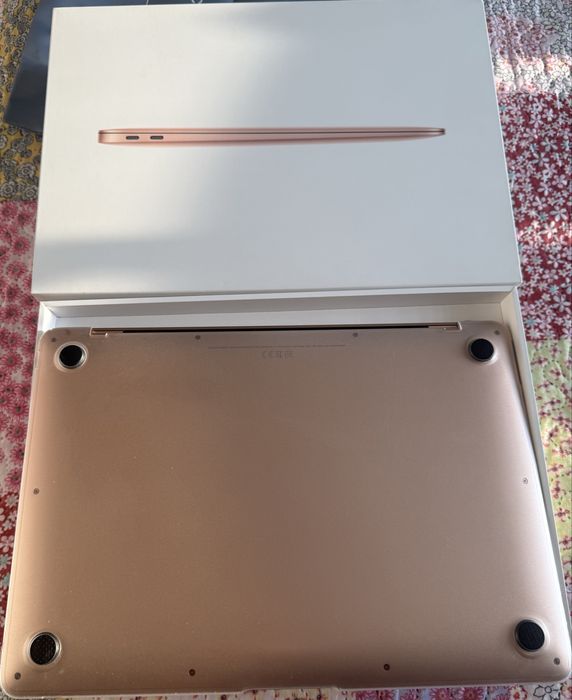 MacBook Air M1 КАТО НОВ 96% Battery + Кутия + Кейсове