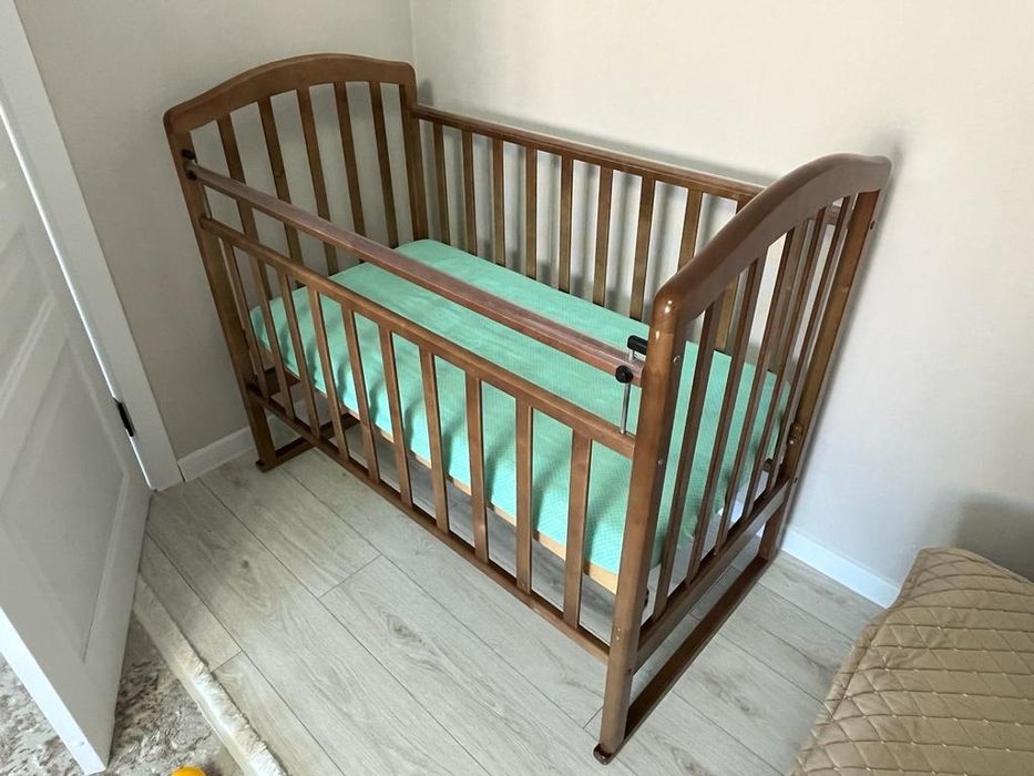 Кровать детская деревянная