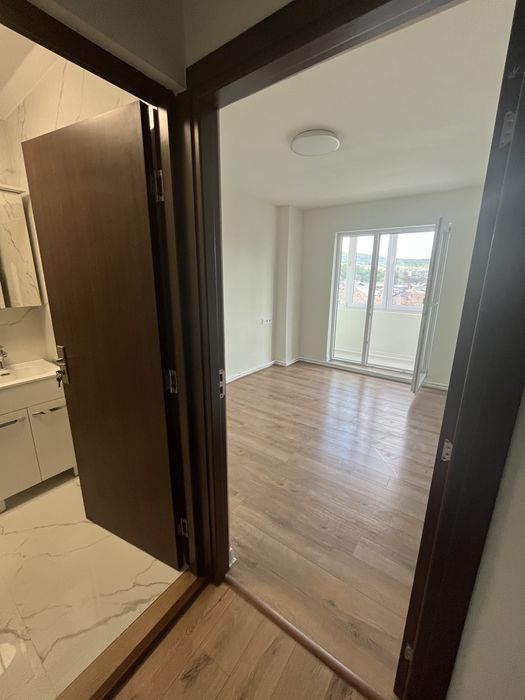 Independentei (scoala gene 1), 4 camere, 2 bai, 2 balcoane, 86mpu, 100mp utili