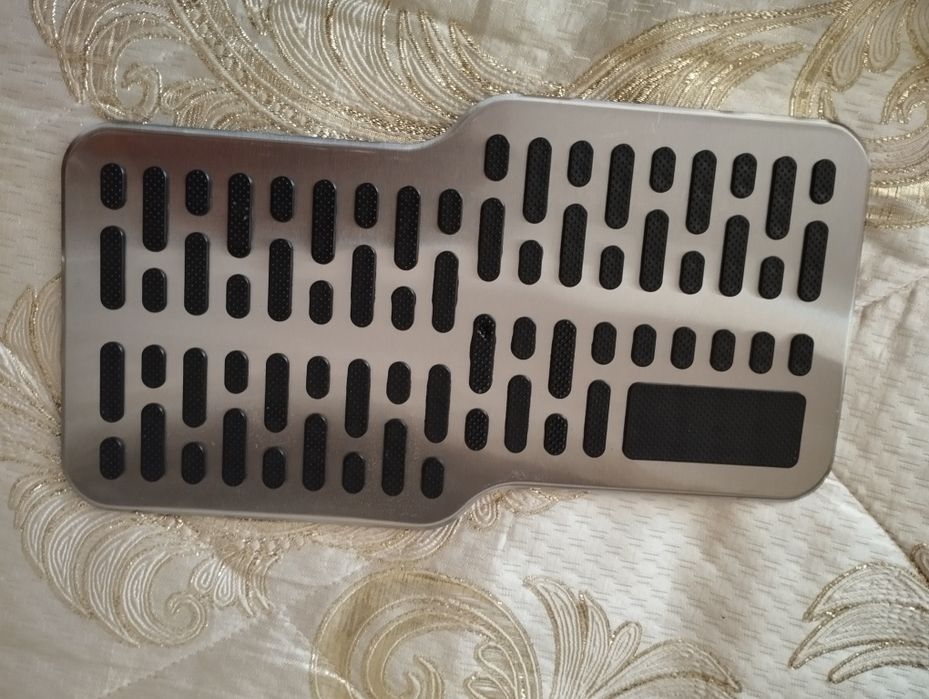 Накладка на педаль автомобиля