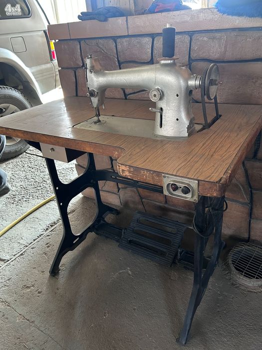 Продам машинку швейную