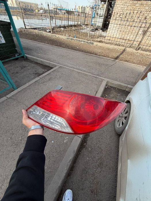 Правый задний фонарь акцент