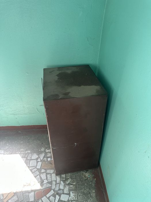 Старый сейф без замка
