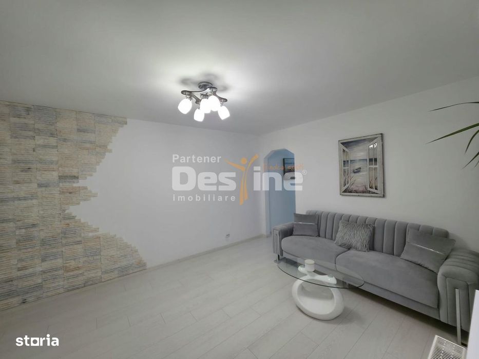 Apartament 3 Camere Semidecomandat  Mobilat