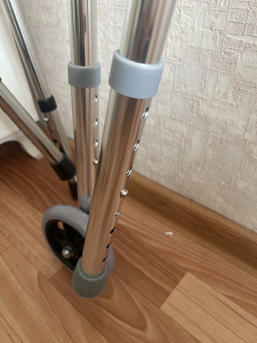 Ходунки вспомогательные.