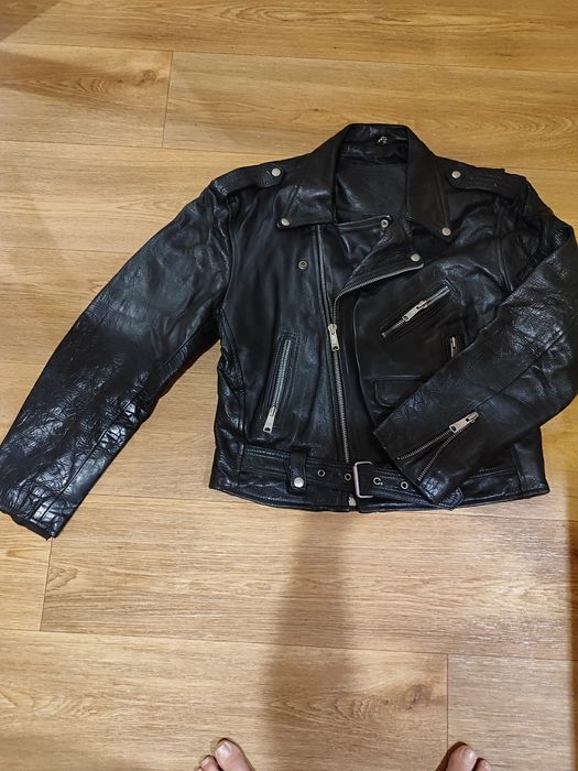 Продам  срочно кожаную куртку косуху