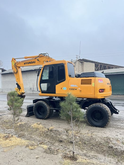 Ekskavator 1300wm sotiladi