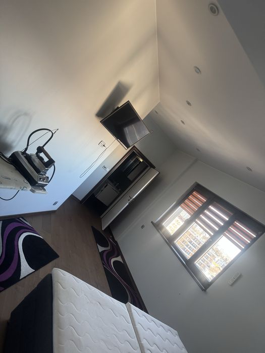 Продавам тристаен