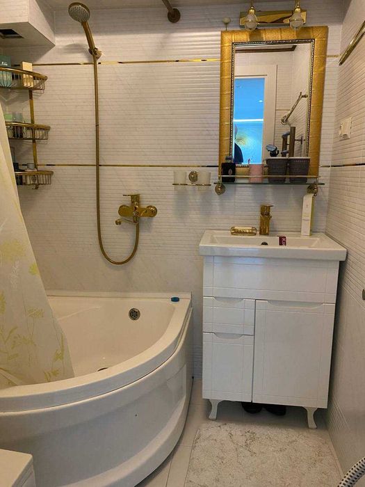 Продается Своя квартира в новостройке напротив машина базар Сергели