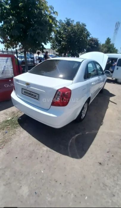 Лассети 1.6срочна сотилади