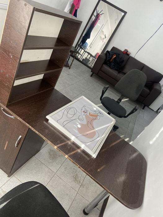 Маникюрный стол