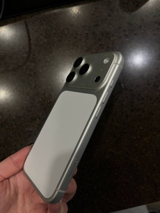 Продам iPhone 17 pro