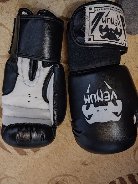 Перчатки боксёрские