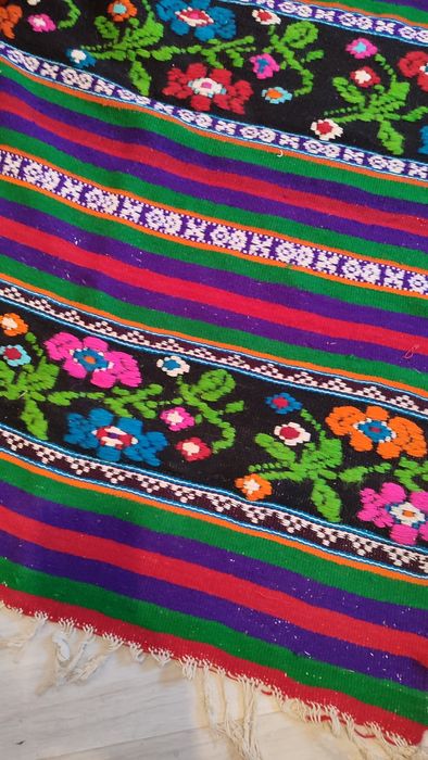 Covor tradițional tesut