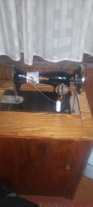 Продам швейную машинку