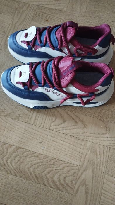 Продам кроссовки