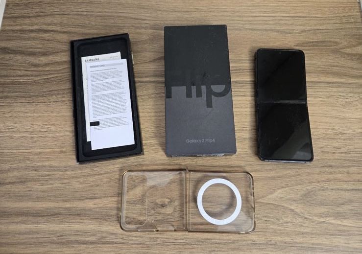 Samsung Z flip 4 идеал срочно