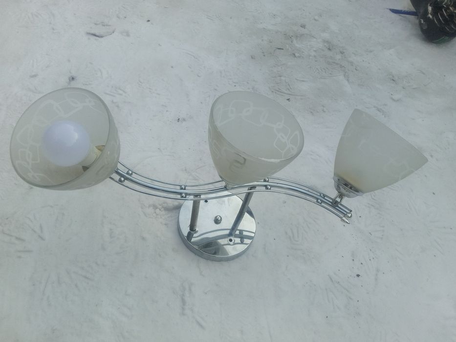 Продам люстры рабочии.