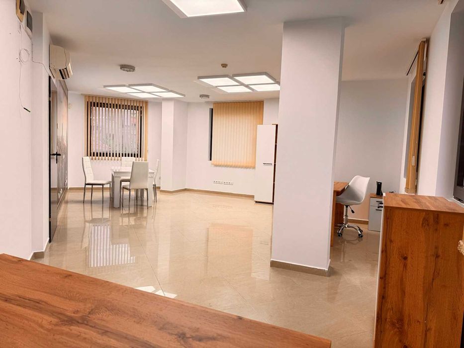 Офис под наем в Центъра!