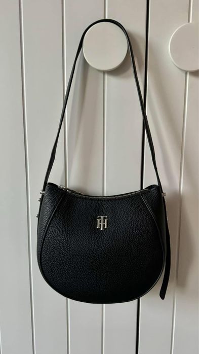 Tommy Hilfiger черна дамска чантичка