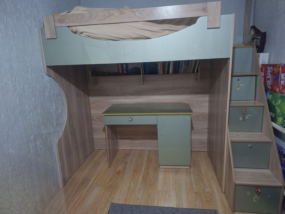 Кровать двухъярусная