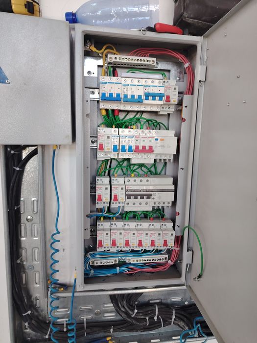 Электрик. Услуги электрика. Вызов электрика на дом. Частный. Вячяслав