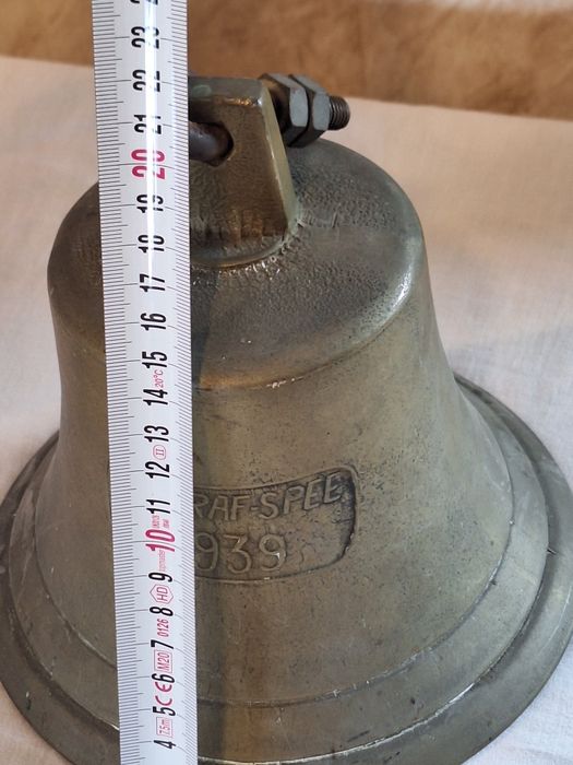 Огромни корабни камбани