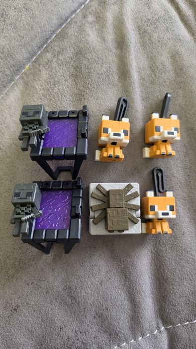 Продам игрушки Kinder Minecraft