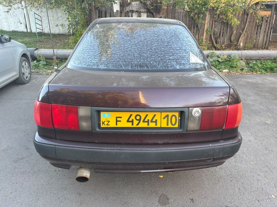 Автомашина Audi 80