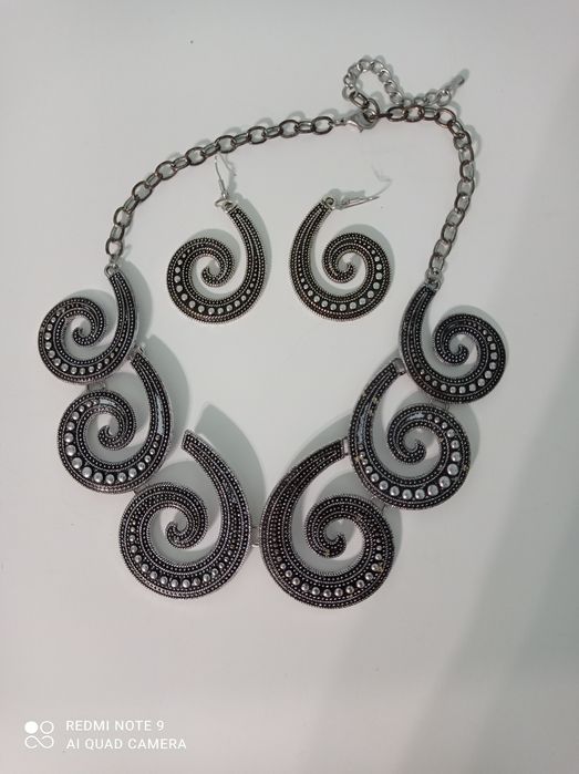 Ожерелья ручной работы