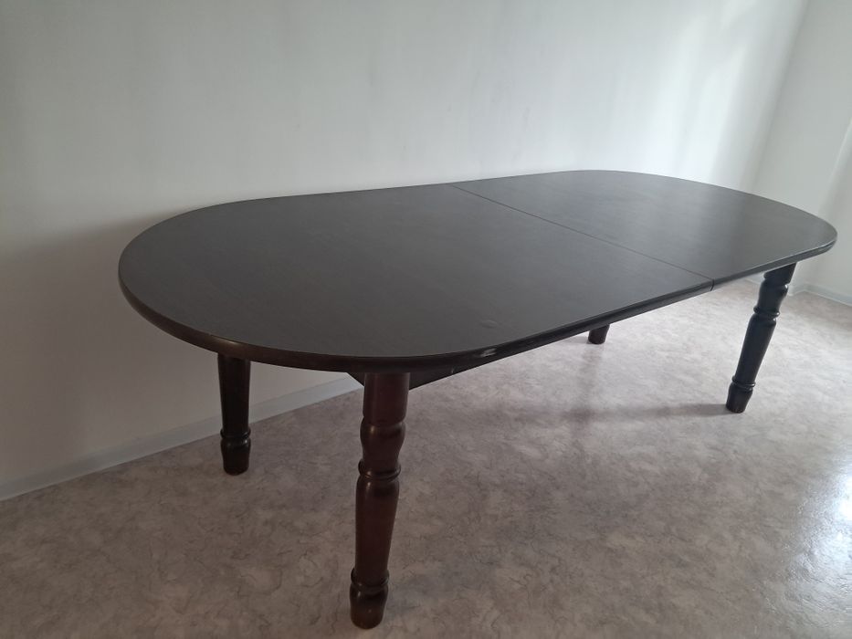 Гостевой стол в отличном состоянии